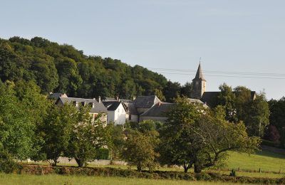 Vue éloignée du village Saint Arroman